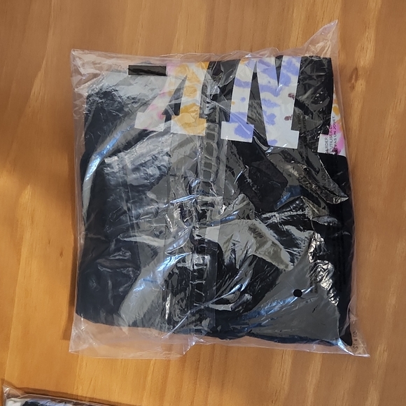 💥💥💥VS PINK COMBO KNIT CROPPED RINGER TEE/BIKER SHORTS💥💥💥 - Picture 3 of 5